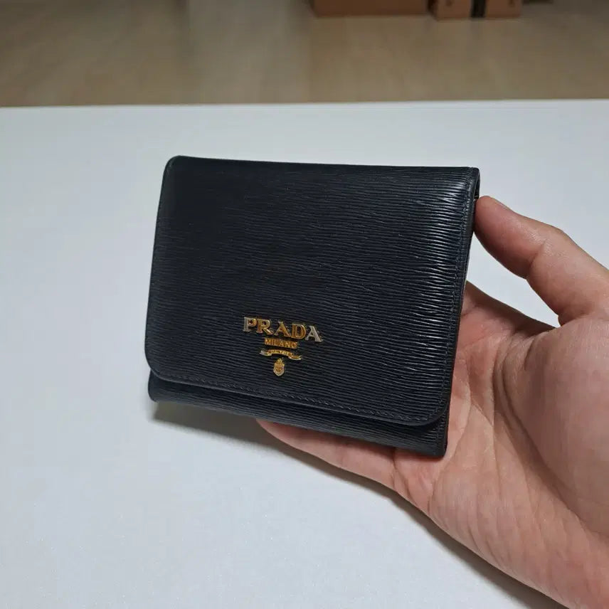 [BUNJANG] Prada Vitello Metal Logo Bifold Wallet Black / [100%/정품] 프라다 비텔로 메탈로고 반지갑 블랙