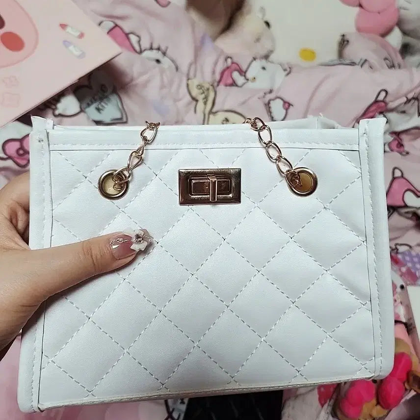 [BUNJANG] White Quilted Chain Shoulder Bag / 흰색 퀼팅 체인백 숄더백 누빔 화이트 가방 크로스백
