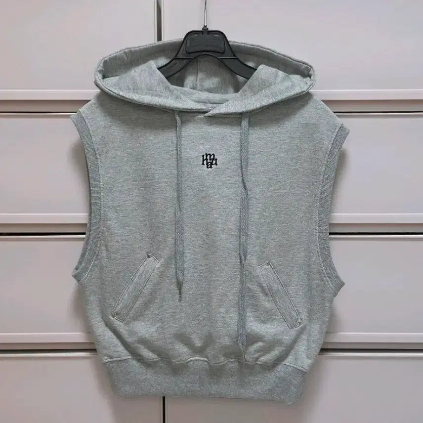 [BUNJANG] Muahmuah Sleeveless Hooded Vest (Gray, Black) / 무아무아 민소매 후드 조끼(그레이,블랙)