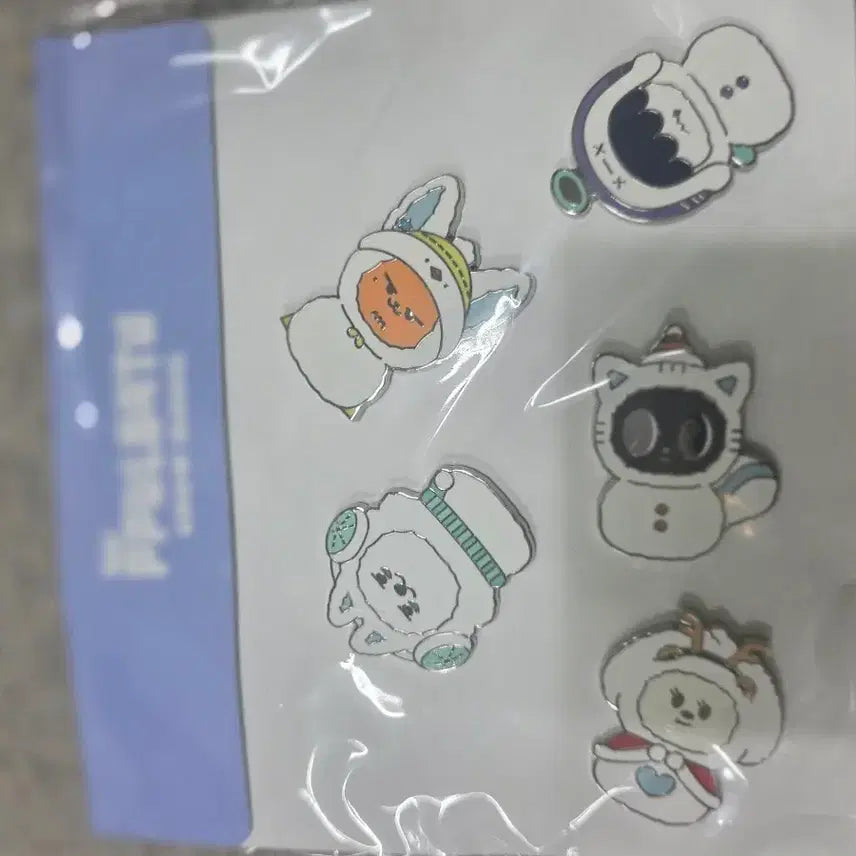 [BUNJANG] PPULBATU SNOW MAGIC Holiday Badge Set / 뿔바투(PPULBATU)의 스노우 매직(SNOW MAGIC) 홀리데이 뱃지 세트