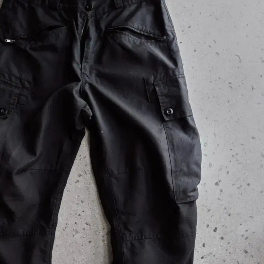 [BUNJANG] Monoprive Textured Half Cargo Pants - Black / 모노프리베 Textured Half Cargo Pants-black