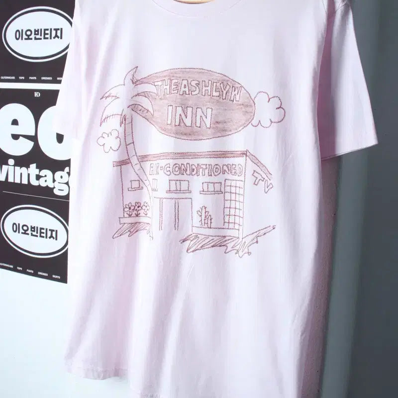 [BUNJANG] The Ashlyn Sketch Printing Short Sleeve T-Shirt Pink / W(F) 더애쉴린 반팔 티셔츠 스케치프린팅 연핑크 키치-H36461