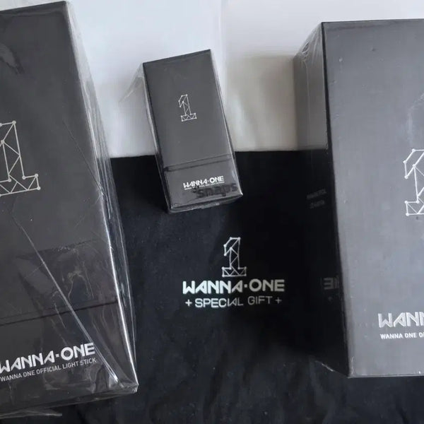 [BUNJANG] Wanna One Official Lightstick Set with Lightstick Keyring, LED Handy Fan, and Eco Bag / 워너원 공식 응원봉 +응원봉 키링 + LED 핸디팬 + 에코백 세트