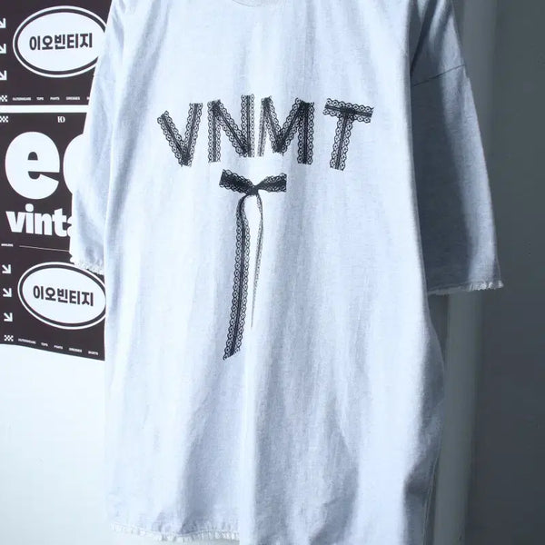 [BUNJANG] W(F)ishment Short Sleeve T-Shirt, Big Logo, Lace Layered, Gray / W(F) 바니쉬먼트 반팔 티셔츠 빅로고 레이스 레이어드 그레이-H36486