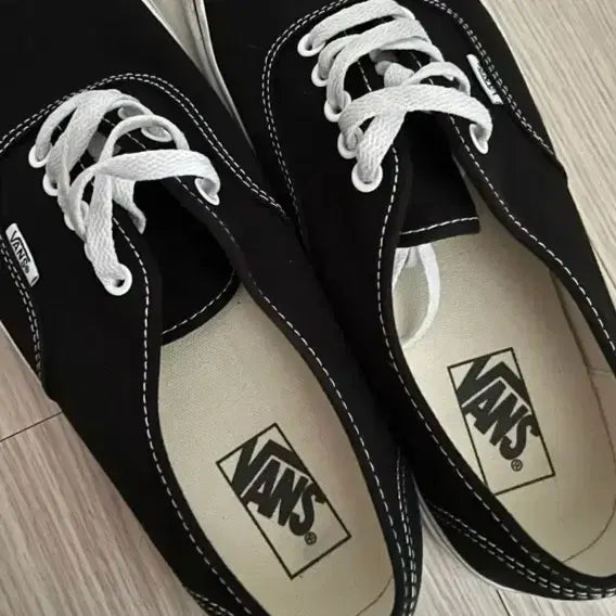 [BUNJANG] Vans Authentic Black/White Sneakers US 9.5 / 반스 어센틱 블랙/화이트 275