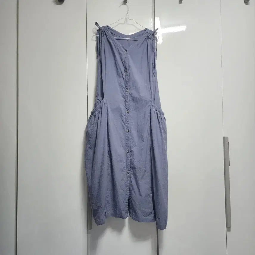 [BUNJANG] Sleeveless Shirring Ribbons Strap Long Dress with Big Pockets / 민소매 셔링 나시 롱 원피스 리본 스트랩 빅포켓 블루 소라 레이어드 버튼 단추