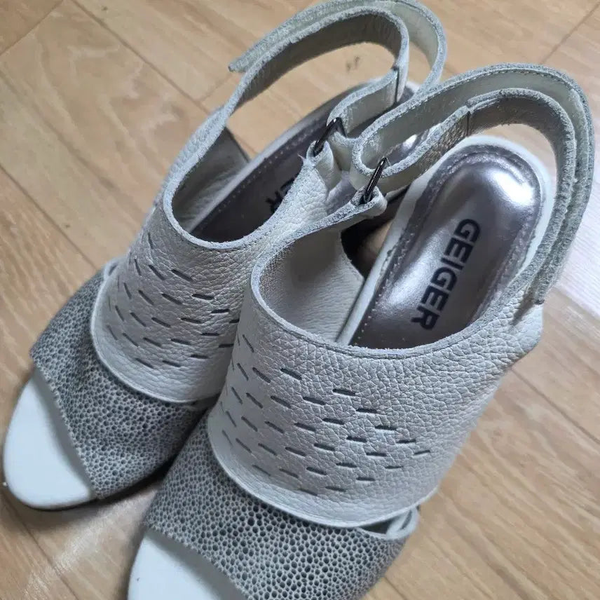 [BUNJANG] Geiger Wedge Heel Sandals (Size 240, 5cm Heel) / 240.GEIGER 가이거 발편한 웨지힐 샌들  굽5.