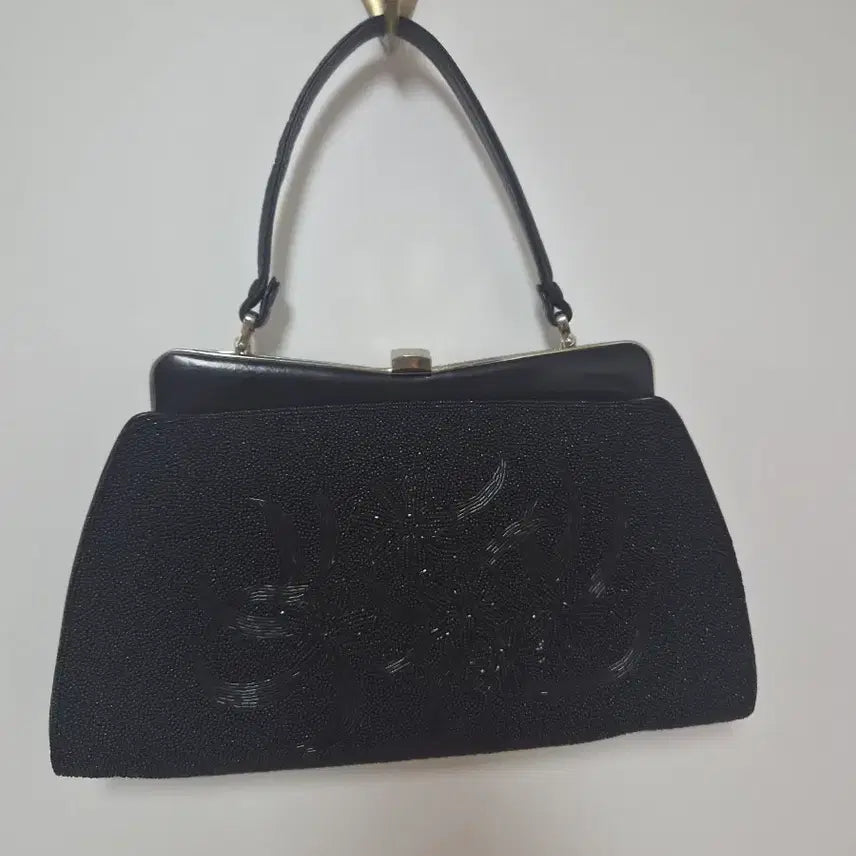 [BUNJANG] Vintage Black Beaded Handbag with Floral Pattern / 빈티지 블랙 비즈백
