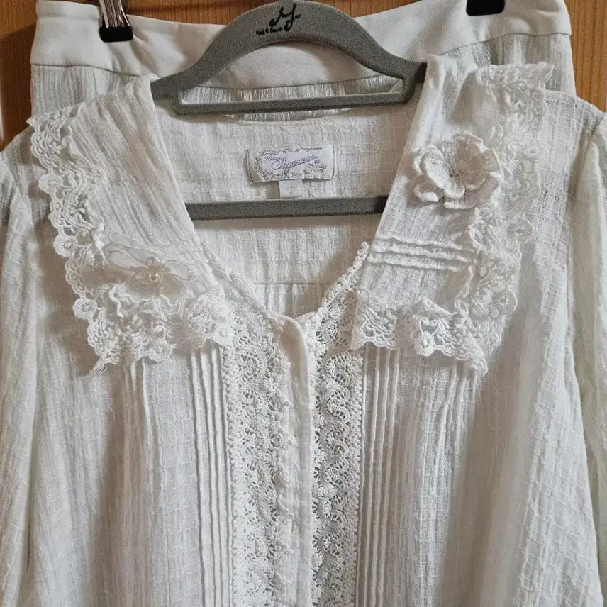 [BUNJANG] Thursday Island Eyelet Blouse / 써스데이아일랜드 아일렛 블라우스 에눌없음