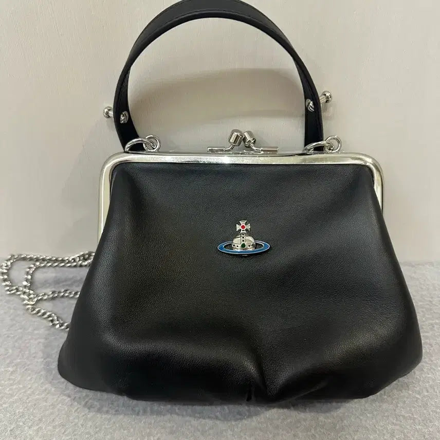 [BUNJANG] Vivienne Westwood Ramsskin Chain Shoulder Bag Black / 비비안웨스트우드 복조리 숄더 램스킨 블랙 체인 숄더백