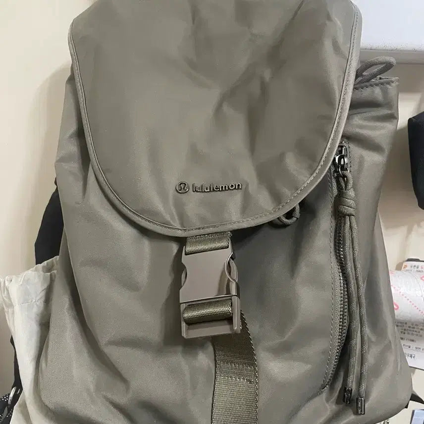 [BUNJANG] Lululemon Khaki Backpack / 룰루레몬 백팩 카키색