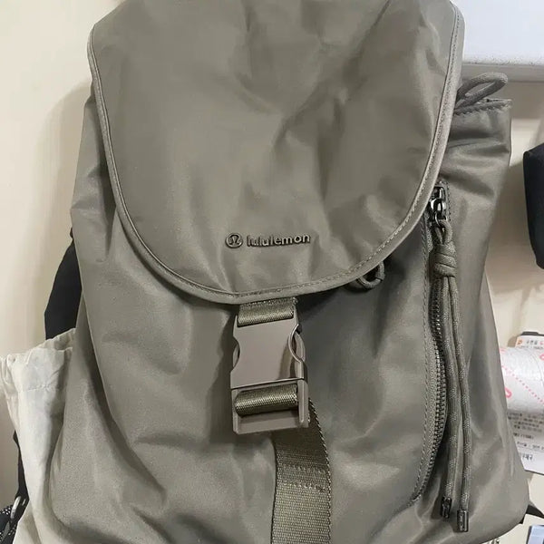 [BUNJANG] Lululemon Khaki Backpack / 룰루레몬 백팩 카키색