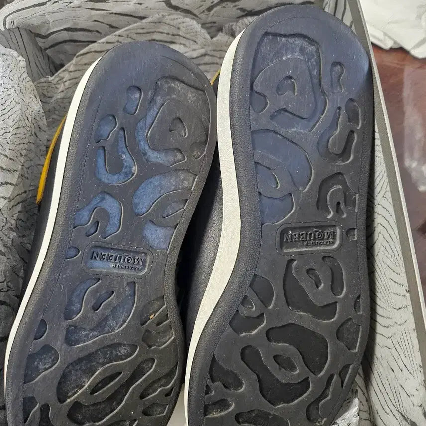 [BUNJANG] Alexander McQueen Oversized Sneakers Black Yellow / 알렉산더 맥퀸 스니커즈 블랙 옐로우