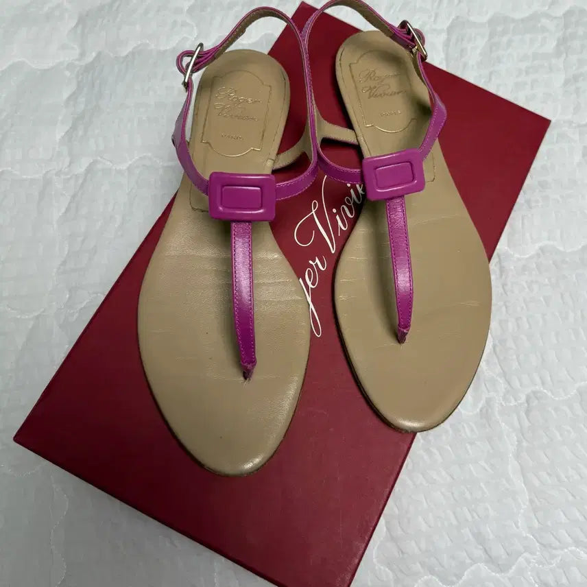 [BUNJANG] Roger Vivier Flat Sandals / 로저비비에 플랫샌들