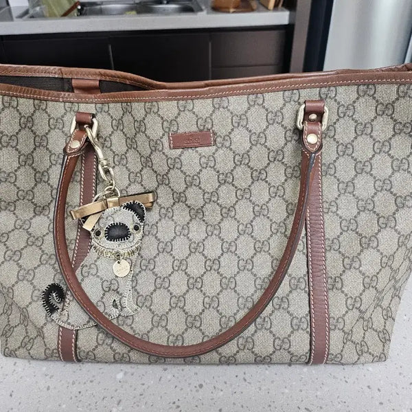 [BUNJANG] Gucci GG Supreme Canvas Joy Tote Bag with Dog Charm / 구찌(GUCCI) GG 수프림 캔버스 조이 토트백 (강아지 키링/참 포함)