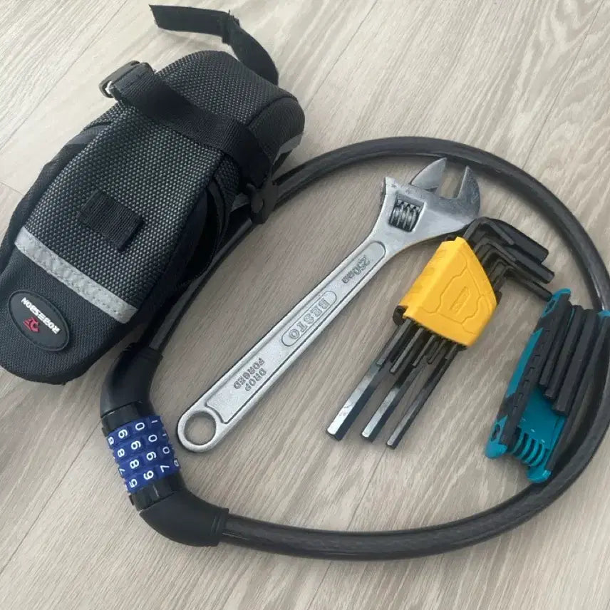 [BUNJANG] Bicycle Tool Set with Lock / 자전거 공구 팝니다