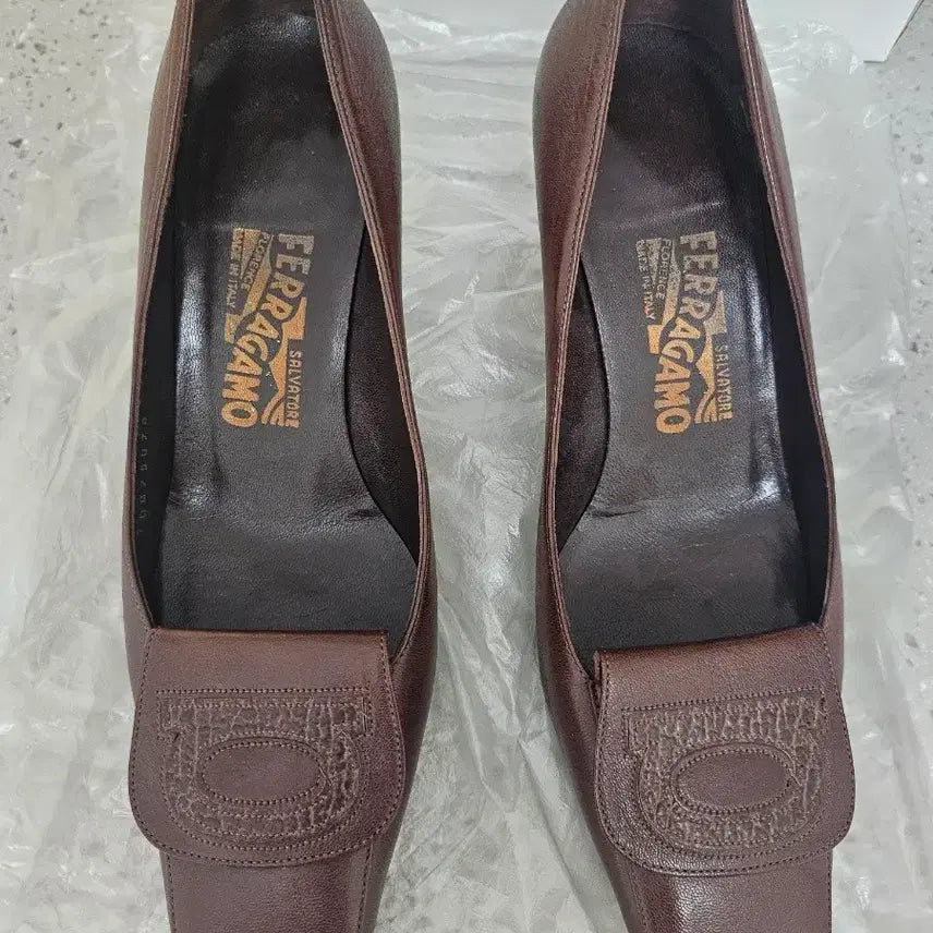 [BUNJANG] Ferragamo Gancini Leather Pumps / 페라가모(Ferragamo) 간치니 가죽 펌프스