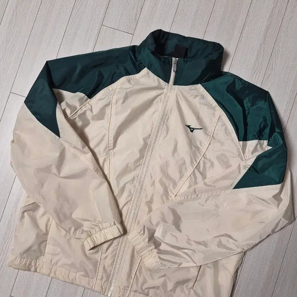 [BUNJANG] Mizuno Color Block Woven Waterproof Windbreaker Jacket (Green/Cream, Size 100L) / 미즈노 윈드브레이커 컬러 블록 우븐 방수 바람막이 자켓 그린/크림 사이즈 100L