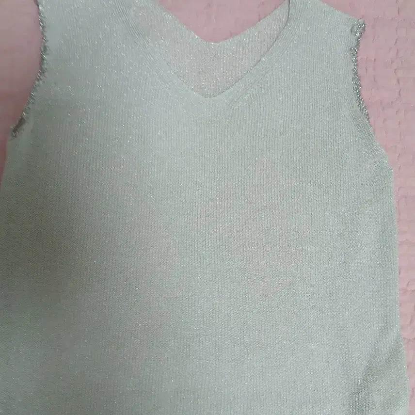 [BUNJANG] V-Neck Knit Vest Silver Pearl / 브이넥 니트 조끼 은색 펄
