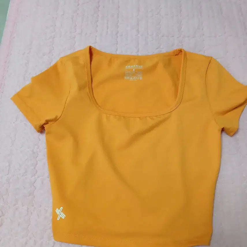 [BUNJANG] XEXYMIX A-some Short Sleeve Crop Top Yellow / 젝시믹시 에이썸 반팔 크롭티 옐로우