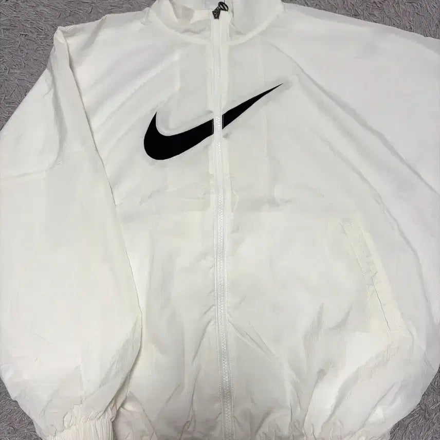 [BUNJANG] Nike Essential Woven Windbreaker Jacket / 나이키 에센셜 우븐 바람막이 S