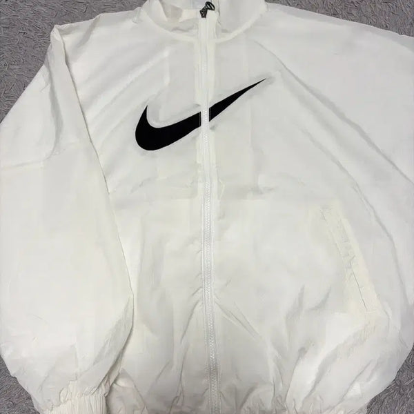 [BUNJANG] Nike Essential Woven Windbreaker Jacket / 나이키 에센셜 우븐 바람막이 S