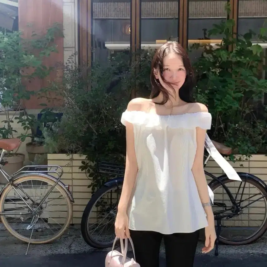 [BUNJANG] Rebain Here Off-shoulder Blouse / 리베인 히어 오프숄더 블라우스 Here Off-shoulder Blouse