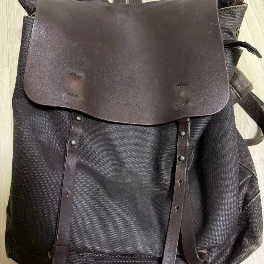 [BUNJANG] Mandarin Duck Leather Flap Backpack / 만다리나덕 가죽 덮개 백팩