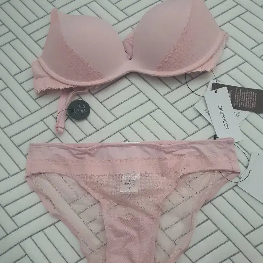 [BUNJANG] Calvin Klein Push-Up Bra & Panty Set / 새상품) 캘빈클라인 브라 팬티 세트 푸시업 브라 ck