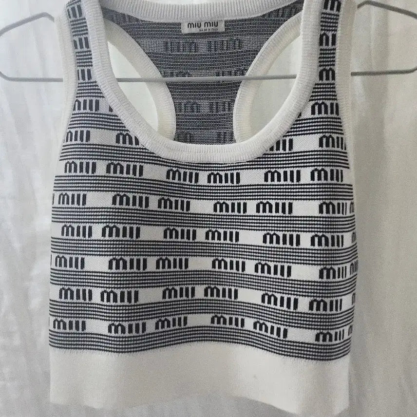 [BUNJANG] Miu Miu Sleeveless Top Size S / 미우미우 나시 정품 S