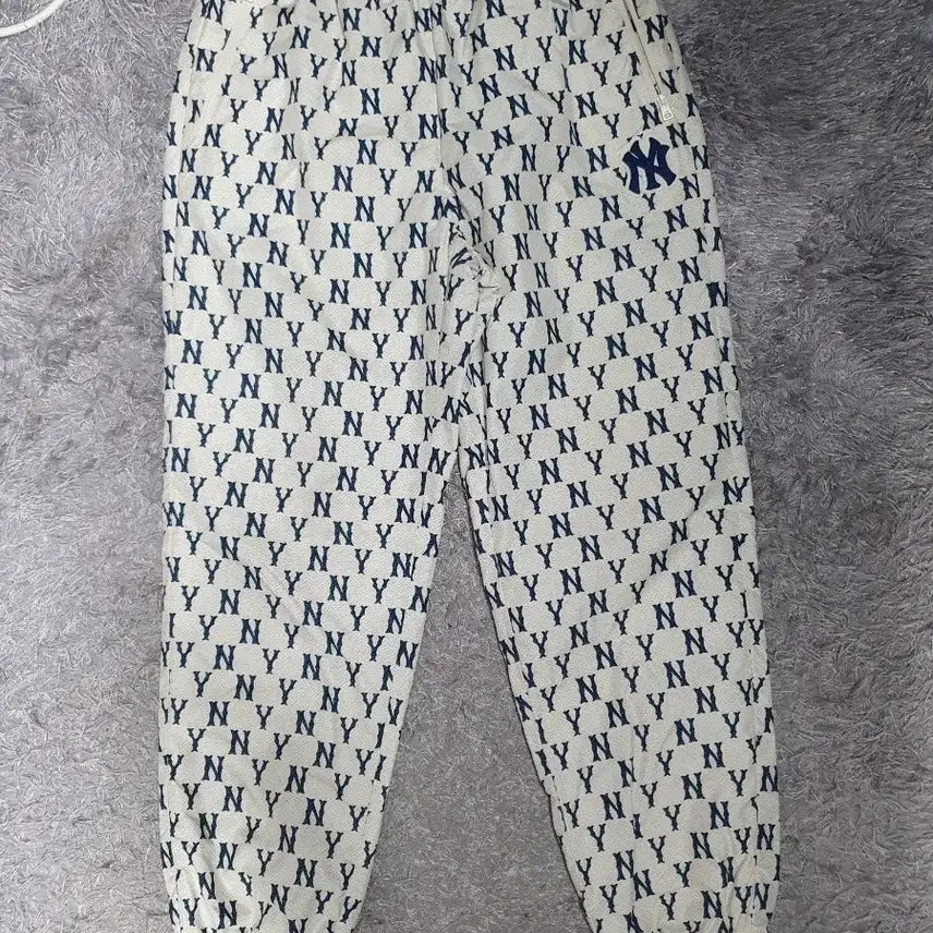 [BUNJANG] MLB New York Yankees Monogram Woven Jogger Pants / MLB 뉴욕양키스 바지 모노그램 우븐 조거 팬츠 s
