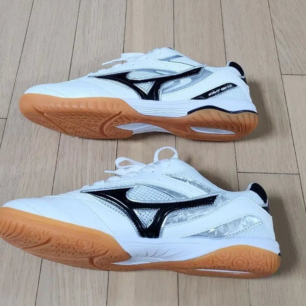 [BUNJANG] Indoor Sports Shoes Badminton Table Tennis Shoes Size 260 / 새상품 260 실내스포츠 운동화(탁구화,배드민턴화) 판매