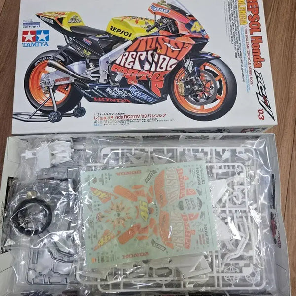 [BUNJANG] Tamiya 1/12 Honda RC211V '03 Valencia Plastic Model Kit / 타미야 1/12 혼다 RC211V 03 발렌시아 프라모델