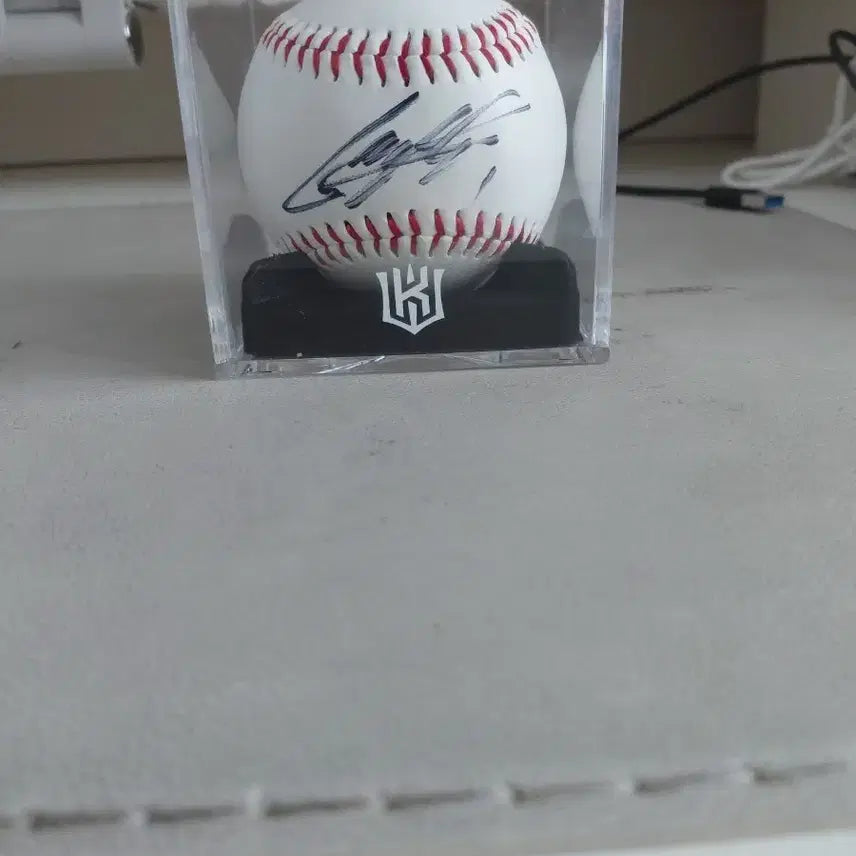[BUNJANG] Ko Young-pyo Signed Baseball / 고영표 선수 싸인볼