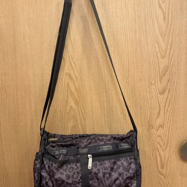 [BUNJANG] Lesportsac Grey Leopard Print Crossbody Bag / 레스포삭레오파드크로스백