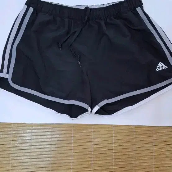 [BUNJANG] Adidas Women's Black Shorts / 아디다스 여성 반바지 검정