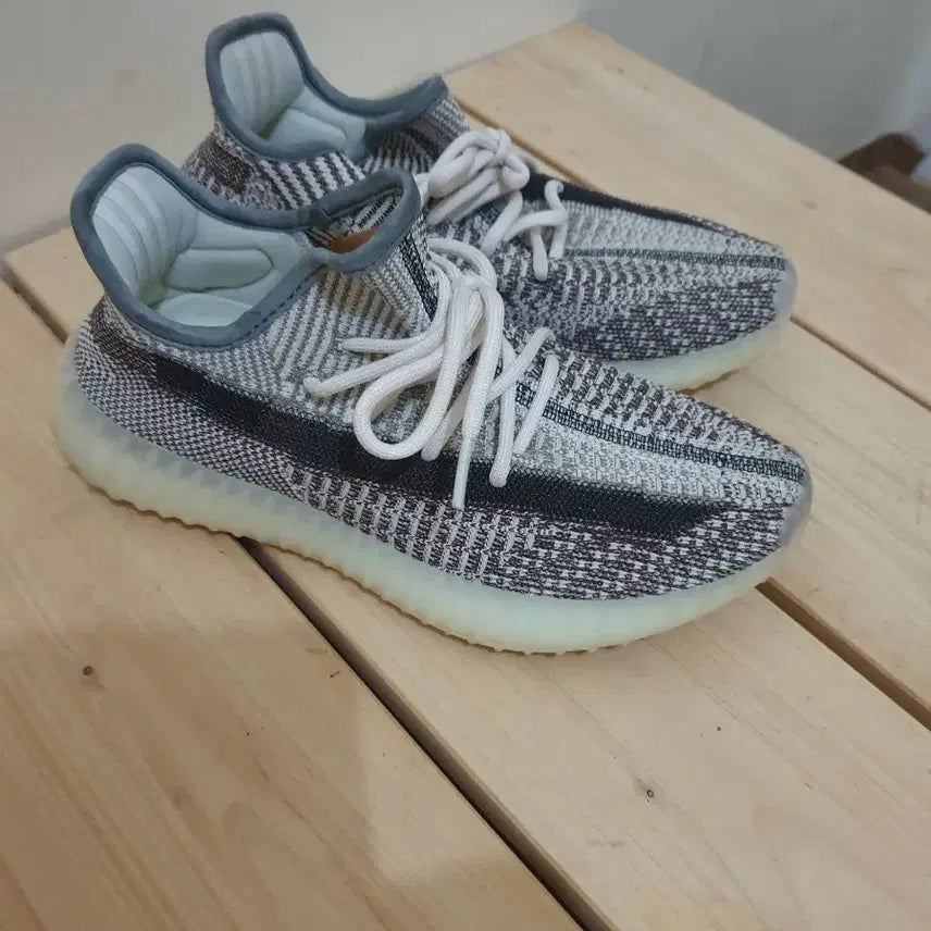 [BUNJANG] Adidas Yeezy Boost 350 V2 Zebra / 아디다스 이지부스트 350 V2 지브라235