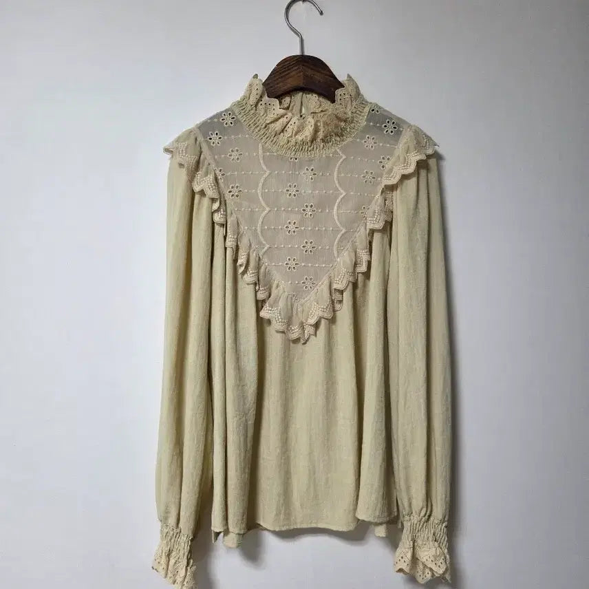 [BUNJANG] Ozseconde Romantic Lace Blouse / 오즈세컨 로맨틱 레이스 블라우스 (2021)