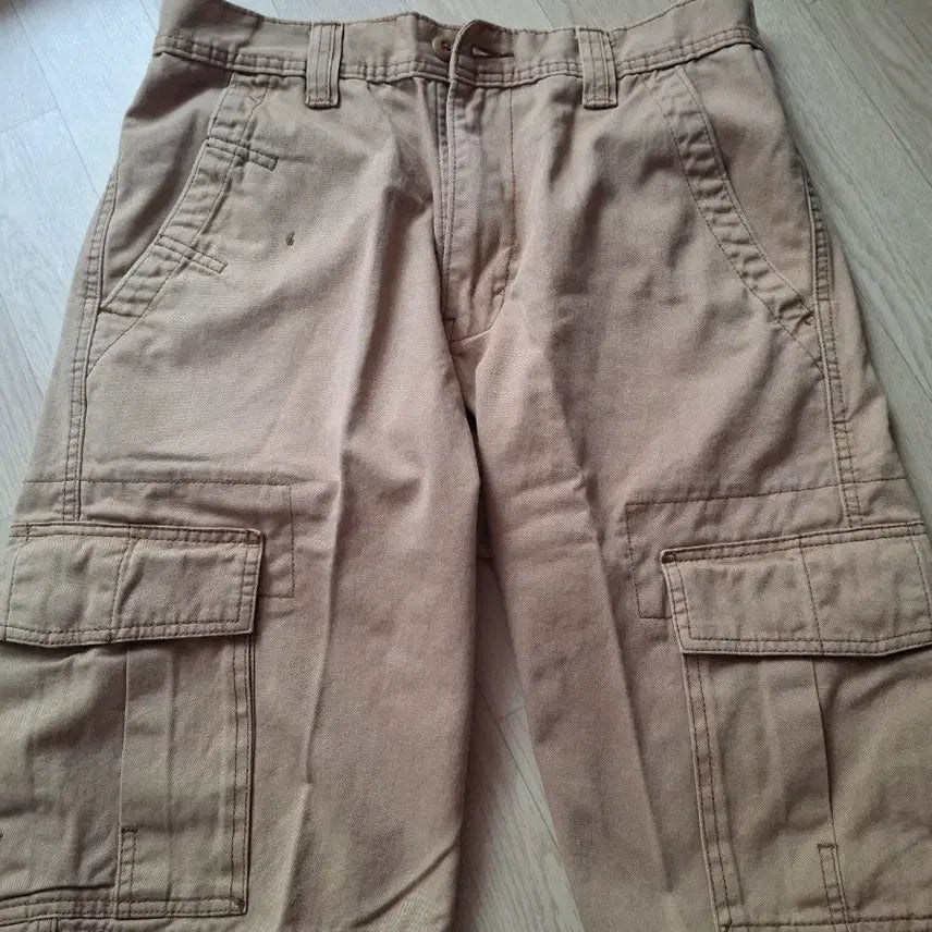 [BUNJANG] Levi's Khaki Cargo Shorts / 리바이스  카키색 카고 반바지