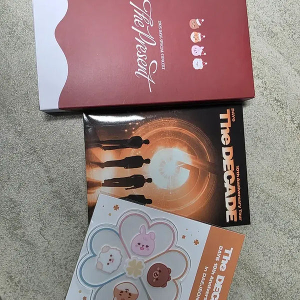 [BUNJANG] DAY6 Concert 'The Present' & 'The DECADE' Goods Bundle Set / DAY6 콘서트  굿즈 세트