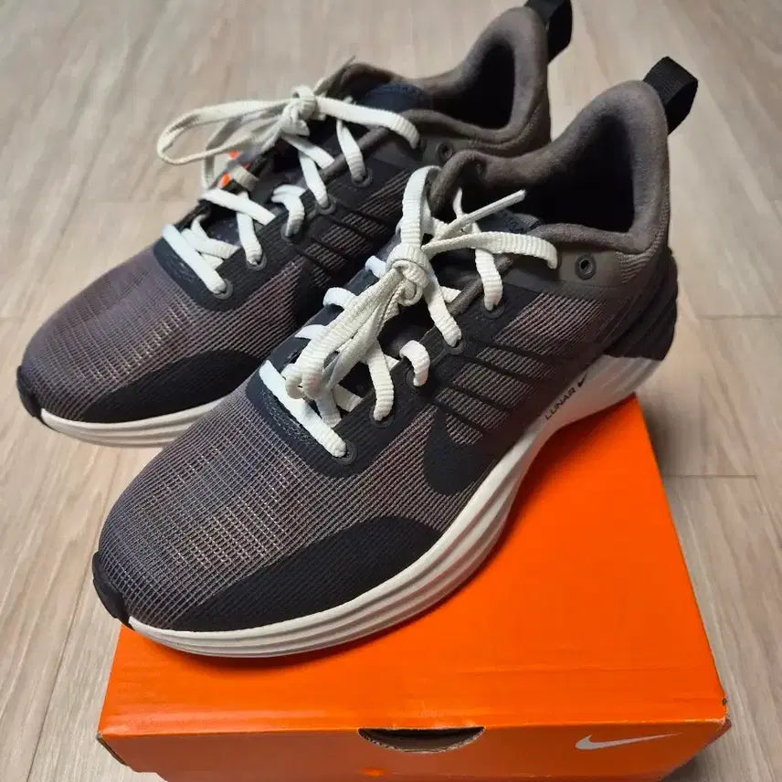 [BUNJANG] Nike Luna Roam Running Shoes / 나이키 루나 롬 런닝화 245 새상품