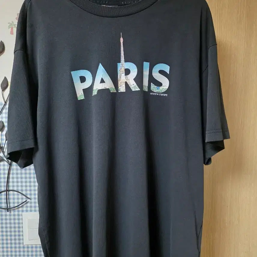 [BUNJANG] Black Eiffel Tower Graphic Print Short Sleeve T-Shirt / 검정색 파리 에펠탑 프린팅 반팔 티셔츠