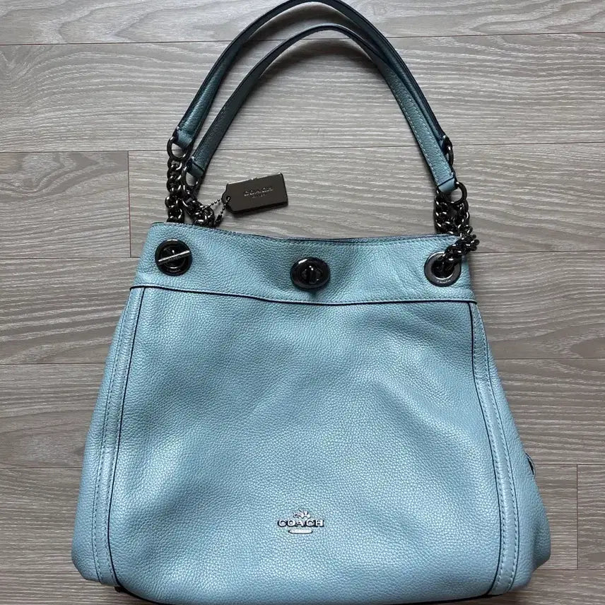 [BUNJANG] Coach Turnlock Leather Chain Shoulder Bag Mint Light Blue / 코치 턴락 레더 체인 숄더백 민트 라이트블루