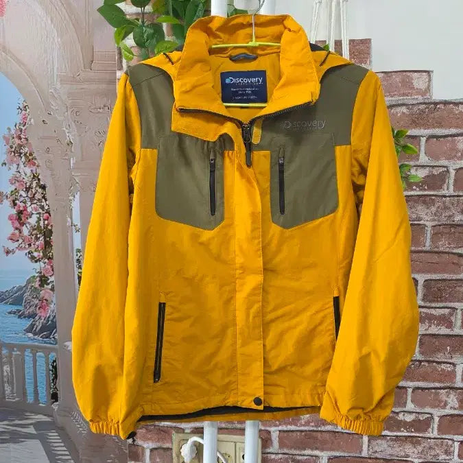 [BUNJANG] Discovery Expedition Lightweight Windbreaker Jacket / 디스커버리 바람막이 90