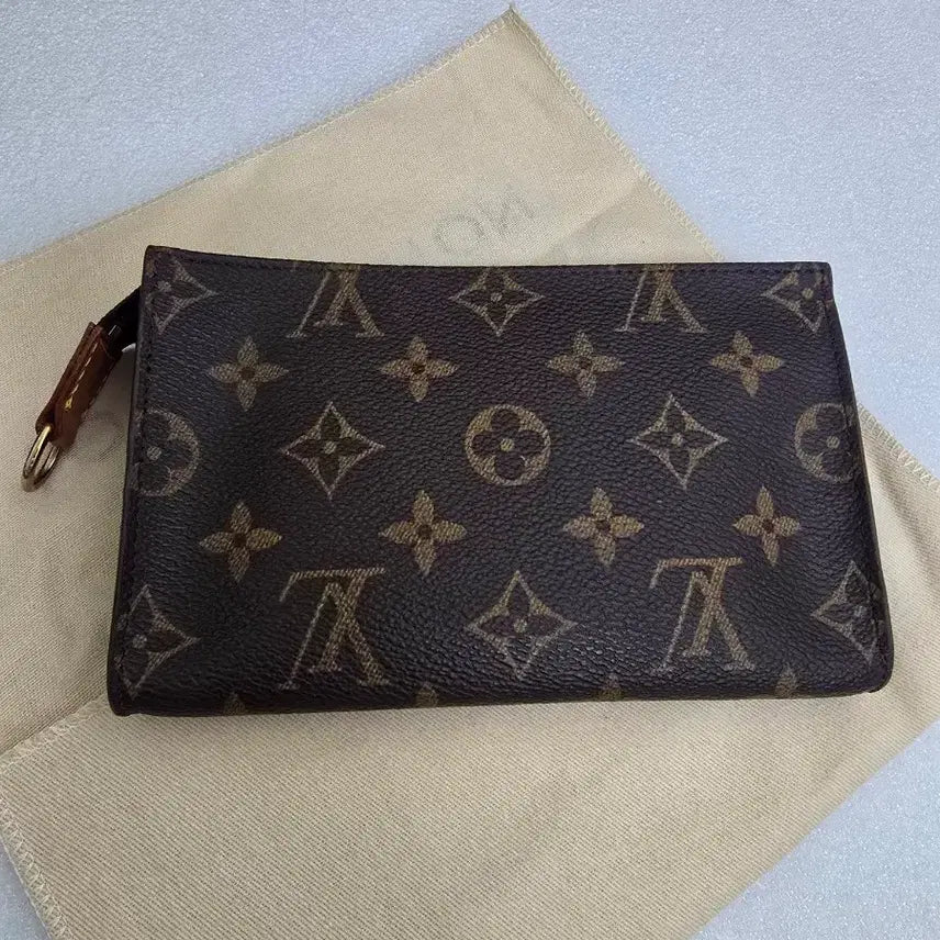 [BUNJANG] Louis Vuitton Monogram Mini Pouch (Toilet 15 Size) / [정품] 루이비통 모노그램 미니 파우치 (토일렛15 사이즈급)