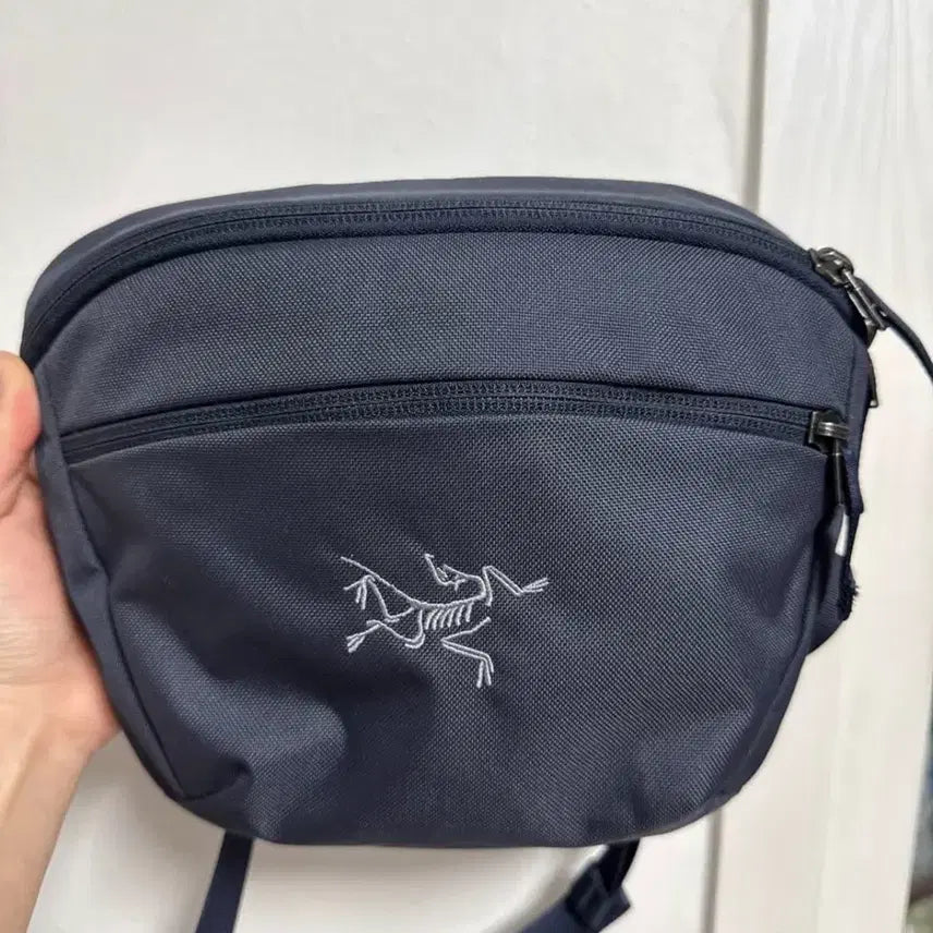 [BUNJANG] Arc'teryx Mantis 2 Waist Bag Navy / 아크테릭스 맨티스 2 웨이스트백