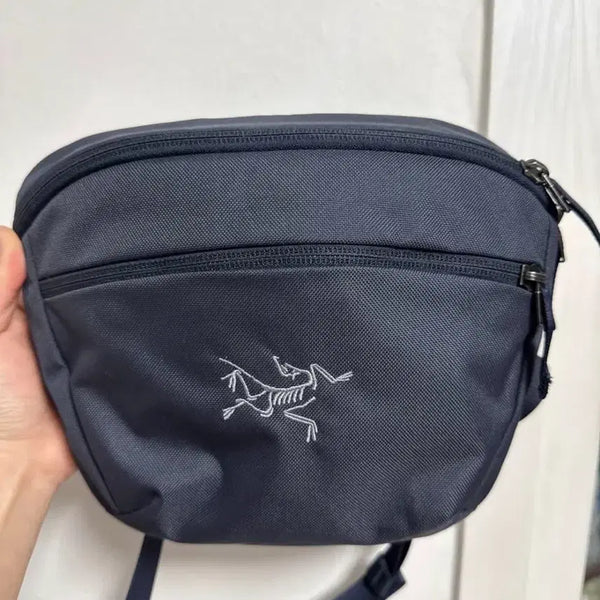 [BUNJANG] Arc'teryx Mantis 2 Waist Bag Navy / 아크테릭스 맨티스 2 웨이스트백