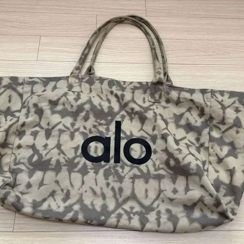 [BUNJANG] ALO Yoga Iconic Shopper Tote Bag Grey Tie-Dye / 알로 요가 아이코닉 쇼퍼 토트 백 그레이 타이다이