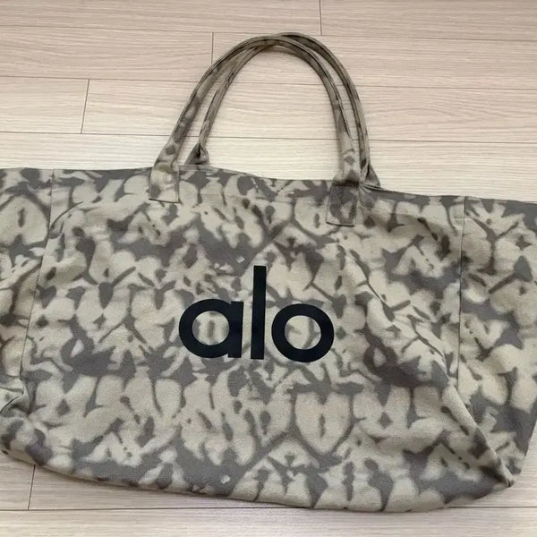 [BUNJANG] ALO Yoga Iconic Shopper Tote Bag Grey Tie-Dye / 알로 요가 아이코닉 쇼퍼 토트 백 그레이 타이다이