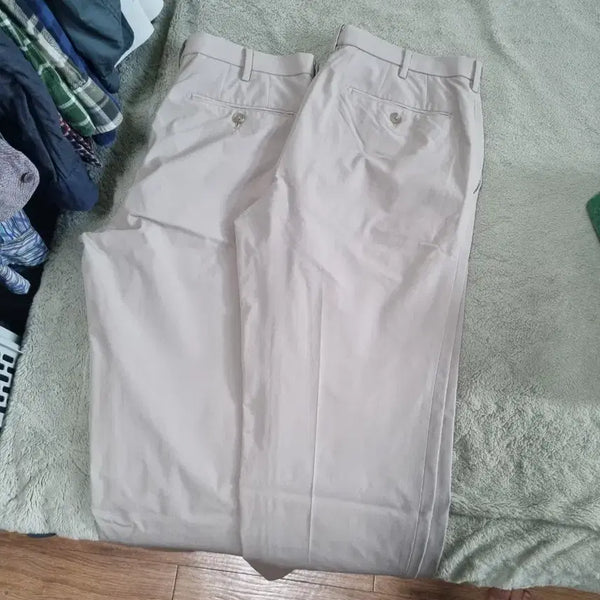 [BUNJANG] Uniqlo Beige Slacks (Size 79) - Set of 2 / 유니클로 베이지 슬랙스 2벌 79